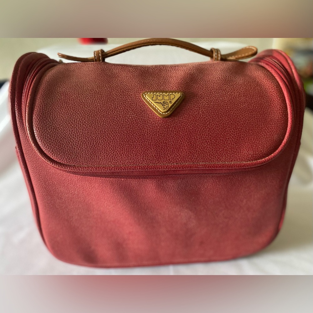 Jump for Boyt Solera Red Large Pebbled Beauty Toiletries Case Travel - Picture 3 of 13